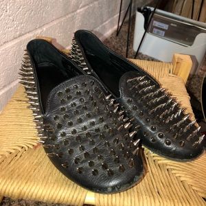 Black and silver UNIF Hellraisers